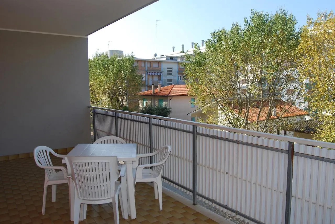 Flat Near The Beach Perfect Up To 6 Guests Bibione 0*,  Italy
